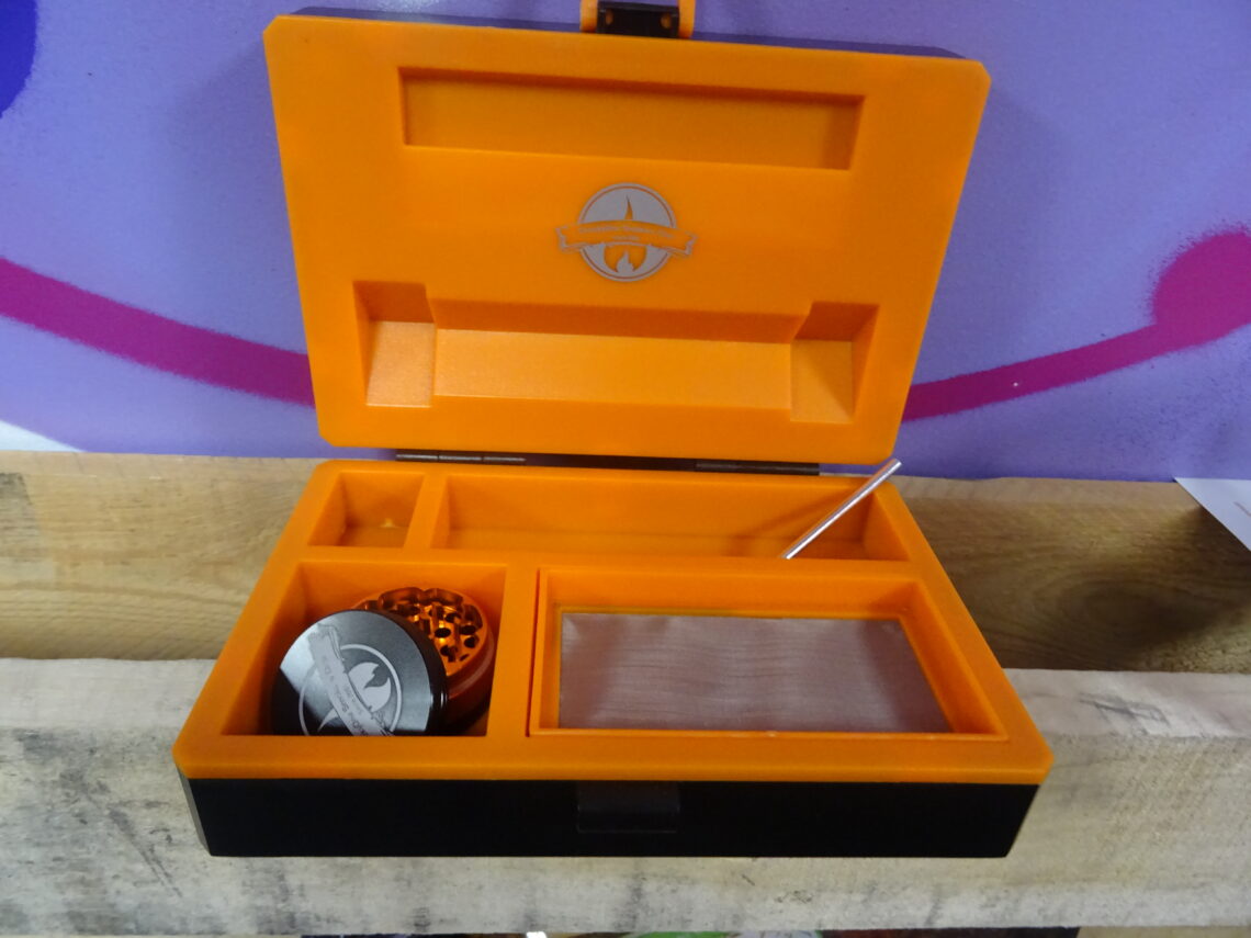 Cheekyone Smokers Club Rolling Box Blaze